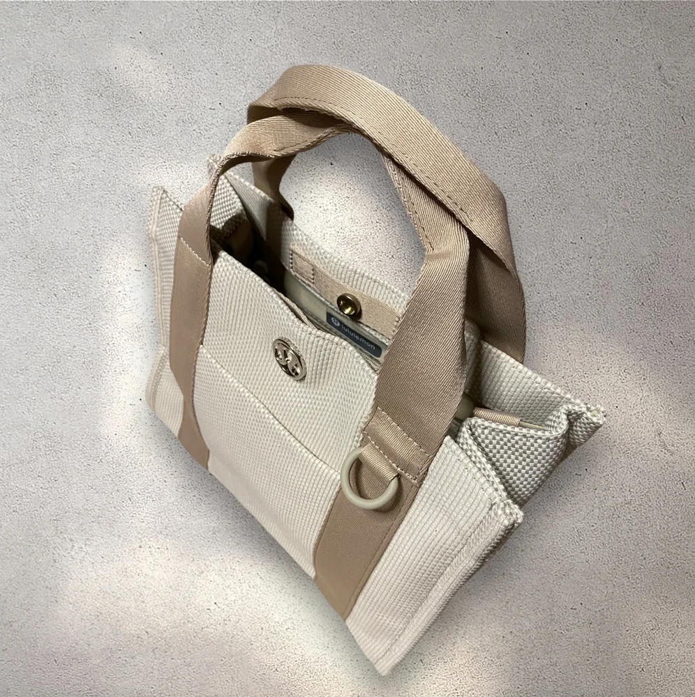 Lululemon two tone canvas tote bag mini 4.5L - Picture 4 of 10